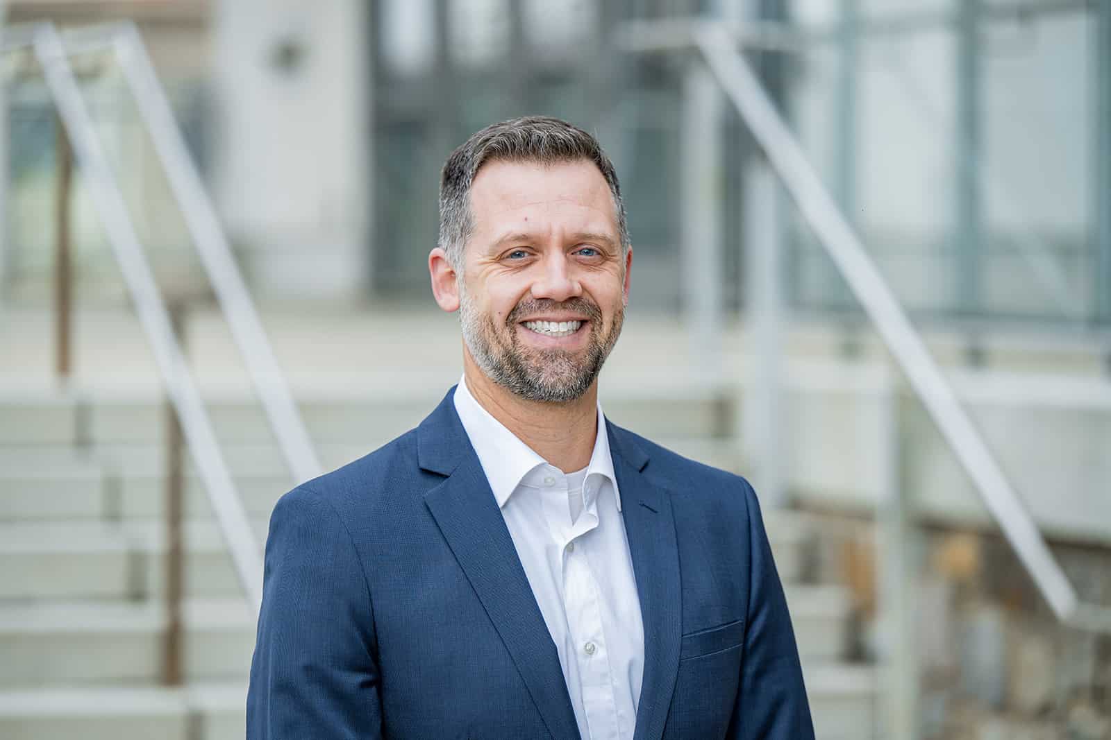 Justin Knapp headshot lre